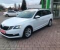 Белый Шкода Octavia A7, объемом двигателя 2 л и пробегом 201 тыс. км за 14450 $, фото 1 на Automoto.ua