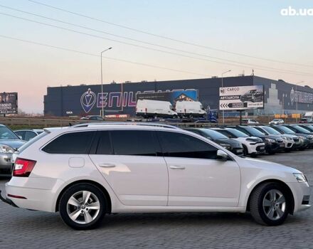 Белый Шкода Octavia A7, объемом двигателя 1.6 л и пробегом 302 тыс. км за 14290 $, фото 9 на Automoto.ua