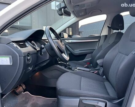 Белый Шкода Octavia A7, объемом двигателя 1.6 л и пробегом 302 тыс. км за 14290 $, фото 18 на Automoto.ua
