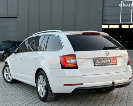 Белый Шкода Octavia A7, объемом двигателя 1.6 л и пробегом 302 тыс. км за 14290 $, фото 5 на Automoto.ua