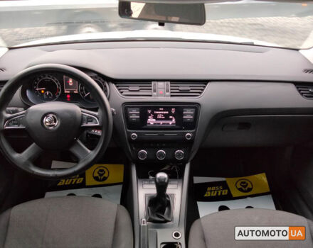 Белый Шкода Octavia A7, объемом двигателя 1.6 л и пробегом 267 тыс. км за 10699 $, фото 14 на Automoto.ua