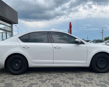 Білий Шкода Octavia A7, об'ємом двигуна 1.6 л та пробігом 258 тис. км за 10900 $, фото 7 на Automoto.ua