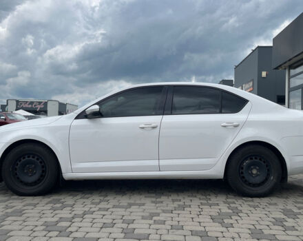 Білий Шкода Octavia A7, об'ємом двигуна 1.6 л та пробігом 258 тис. км за 10900 $, фото 3 на Automoto.ua