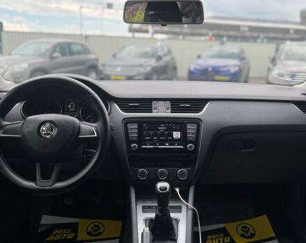Білий Шкода Octavia A7, об'ємом двигуна 1.6 л та пробігом 258 тис. км за 10900 $, фото 12 на Automoto.ua