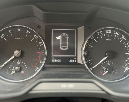 Білий Шкода Octavia A7, об'ємом двигуна 1.6 л та пробігом 258 тис. км за 10900 $, фото 14 на Automoto.ua