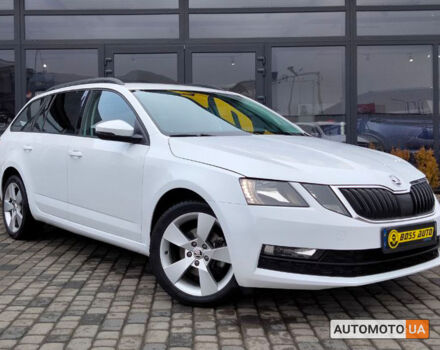 Белый Шкода Octavia A7, объемом двигателя 2 л и пробегом 246 тыс. км за 14600 $, фото 1 на Automoto.ua