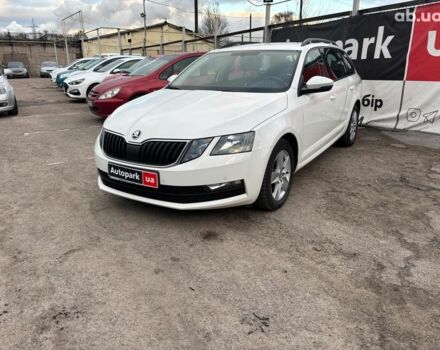 Белый Шкода Octavia A7, объемом двигателя 16 л и пробегом 208 тыс. км за 13690 $, фото 1 на Automoto.ua