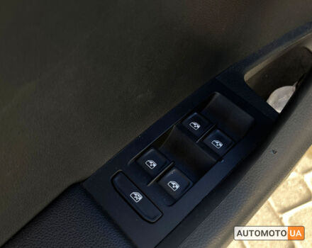 Чорний Шкода Octavia A7, об'ємом двигуна 2 л та пробігом 253 тис. км за 18500 $, фото 9 на Automoto.ua