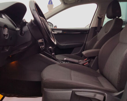 Серый Шкода Octavia A7, объемом двигателя 2 л и пробегом 258 тыс. км за 15300 $, фото 11 на Automoto.ua