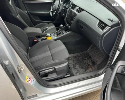 Серый Шкода Octavia A7, объемом двигателя 2 л и пробегом 245 тыс. км за 16990 $, фото 5 на Automoto.ua
