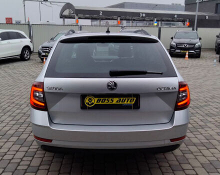 Серый Шкода Octavia A7, объемом двигателя 2 л и пробегом 258 тыс. км за 15300 $, фото 5 на Automoto.ua