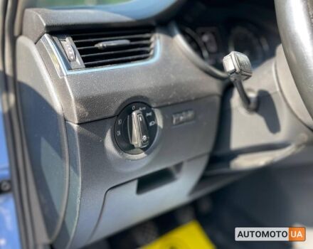 Синий Шкода Octavia A7, объемом двигателя 2 л и пробегом 329 тыс. км за 12600 $, фото 7 на Automoto.ua
