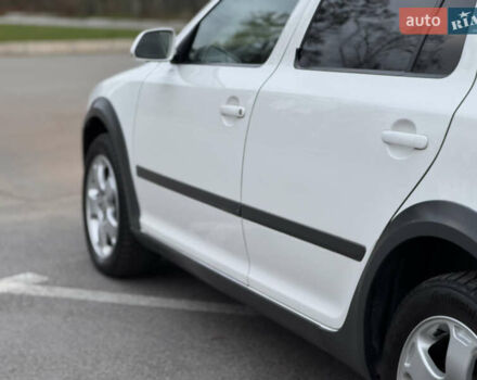 Білий Шкода Octavia Scout, об'ємом двигуна 2 л та пробігом 230 тис. км за 6799 $, фото 12 на Automoto.ua