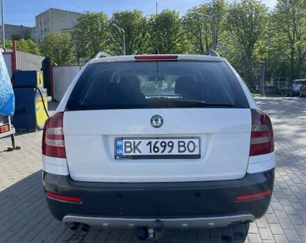 Белый Шкода Октавия Скаут, объемом двигателя 2 л и пробегом 336 тыс. км за 6300 $, фото 2 на Automoto.ua