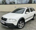 Білий Шкода Octavia Scout, об'ємом двигуна 2 л та пробігом 282 тис. км за 5999 $, фото 1 на Automoto.ua