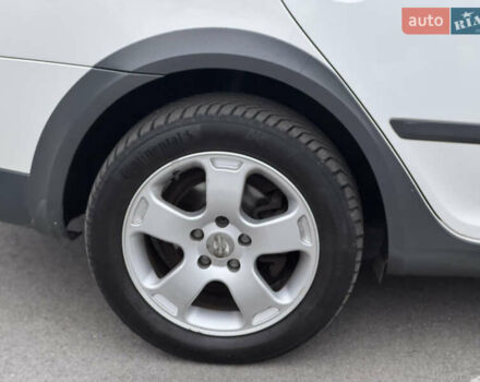 Білий Шкода Octavia Scout, об'ємом двигуна 2 л та пробігом 230 тис. км за 6799 $, фото 16 на Automoto.ua