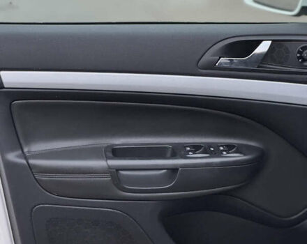 Білий Шкода Octavia Scout, об'ємом двигуна 2 л та пробігом 230 тис. км за 6799 $, фото 32 на Automoto.ua