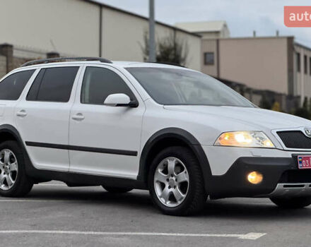 Білий Шкода Octavia Scout, об'ємом двигуна 2 л та пробігом 230 тис. км за 6799 $, фото 24 на Automoto.ua