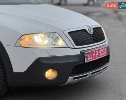 Білий Шкода Octavia Scout, об'ємом двигуна 2 л та пробігом 230 тис. км за 6799 $, фото 17 на Automoto.ua