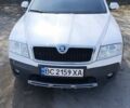 Белый Шкода Октавия Скаут, объемом двигателя 2 л и пробегом 280 тыс. км за 5900 $, фото 1 на Automoto.ua