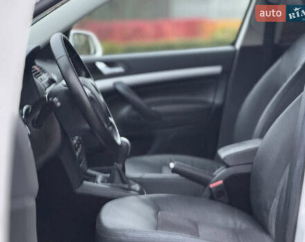 Білий Шкода Octavia Scout, об'ємом двигуна 2 л та пробігом 230 тис. км за 6799 $, фото 34 на Automoto.ua