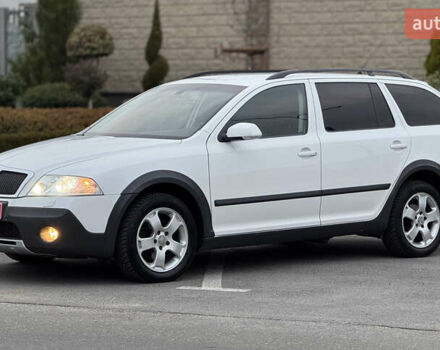 Білий Шкода Octavia Scout, об'ємом двигуна 2 л та пробігом 230 тис. км за 6799 $, фото 4 на Automoto.ua