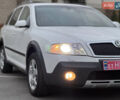 Білий Шкода Octavia Scout, об'ємом двигуна 2 л та пробігом 230 тис. км за 6799 $, фото 28 на Automoto.ua