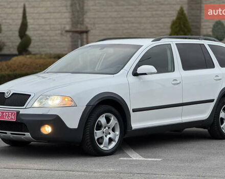 Білий Шкода Octavia Scout, об'ємом двигуна 2 л та пробігом 230 тис. км за 6799 $, фото 3 на Automoto.ua
