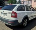 Білий Шкода Octavia Scout, об'ємом двигуна 2 л та пробігом 240 тис. км за 5800 $, фото 2 на Automoto.ua
