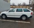 Белый Шкода Октавия Скаут, объемом двигателя 1.8 л и пробегом 242 тыс. км за 8850 $, фото 1 на Automoto.ua