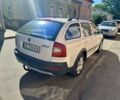 Белый Шкода Октавия Скаут, объемом двигателя 2 л и пробегом 285 тыс. км за 8900 $, фото 2 на Automoto.ua