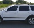 Білий Шкода Octavia Scout, об'ємом двигуна 2 л та пробігом 206 тис. км за 9000 $, фото 2 на Automoto.ua