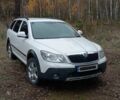 Белый Шкода Октавия Скаут, объемом двигателя 2 л и пробегом 209 тыс. км за 9000 $, фото 1 на Automoto.ua