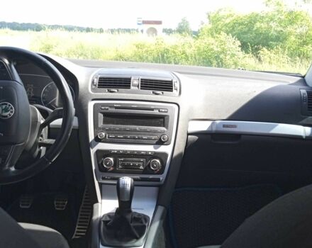 Белый Шкода Октавия Скаут, объемом двигателя 2 л и пробегом 209 тыс. км за 9000 $, фото 6 на Automoto.ua