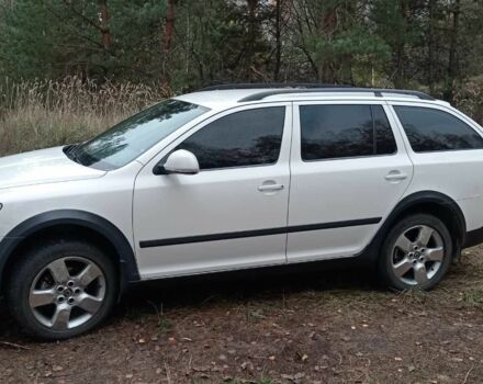 Белый Шкода Октавия Скаут, объемом двигателя 2 л и пробегом 209 тыс. км за 9000 $, фото 3 на Automoto.ua