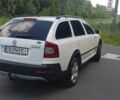Белый Шкода Октавия Скаут, объемом двигателя 2 л и пробегом 206 тыс. км за 9000 $, фото 4 на Automoto.ua