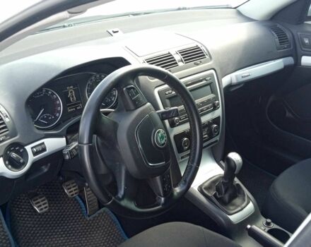 Белый Шкода Октавия Скаут, объемом двигателя 2 л и пробегом 209 тыс. км за 9000 $, фото 7 на Automoto.ua