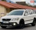 Белый Шкода Октавия Скаут, объемом двигателя 2 л и пробегом 304 тыс. км за 8800 $, фото 1 на Automoto.ua