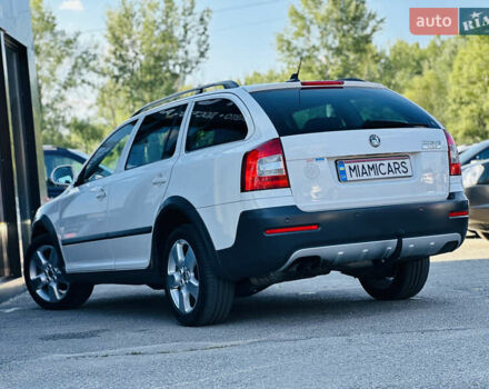 Білий Шкода Octavia Scout, об'ємом двигуна 1.8 л та пробігом 177 тис. км за 10799 $, фото 5 на Automoto.ua