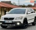 Белый Шкода Октавия Скаут, объемом двигателя 2 л и пробегом 304 тыс. км за 9500 $, фото 1 на Automoto.ua