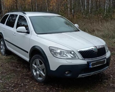 Белый Шкода Октавия Скаут, объемом двигателя 2 л и пробегом 209 тыс. км за 9000 $, фото 2 на Automoto.ua