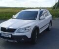 Белый Шкода Октавия Скаут, объемом двигателя 2 л и пробегом 206 тыс. км за 9000 $, фото 1 на Automoto.ua