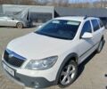 Білий Шкода Octavia Scout, об'ємом двигуна 2 л та пробігом 249 тис. км за 11300 $, фото 1 на Automoto.ua