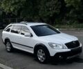 Білий Шкода Octavia Scout, об'ємом двигуна 2 л та пробігом 275 тис. км за 10900 $, фото 1 на Automoto.ua