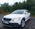 Білий Шкода Octavia Scout, об'ємом двигуна 2 л та пробігом 172 тис. км за 12150 $, фото 2 на Automoto.ua