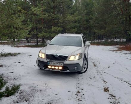 Белый Шкода Октавия Скаут, объемом двигателя 2 л и пробегом 257 тыс. км за 11750 $, фото 7 на Automoto.ua