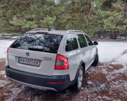 Белый Шкода Октавия Скаут, объемом двигателя 2 л и пробегом 257 тыс. км за 11750 $, фото 3 на Automoto.ua