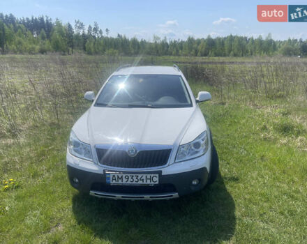 Белый Шкода Октавия Скаут, объемом двигателя 2 л и пробегом 304 тыс. км за 10100 $, фото 5 на Automoto.ua