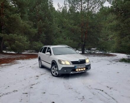 Белый Шкода Октавия Скаут, объемом двигателя 2 л и пробегом 257 тыс. км за 11750 $, фото 12 на Automoto.ua