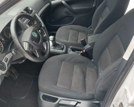 Белый Шкода Октавия Скаут, объемом двигателя 2 л и пробегом 257 тыс. км за 11750 $, фото 23 на Automoto.ua